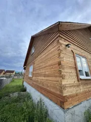 Жилой дом пл. 168,8 м² и земельный участок 1000 м² в Иркутской области, сельское поселение Хомутовское, деревня Куда, Галины Кирилловой ул, д.13. Кадастровые номера: дом — 38:06:100922:10687, участок — 38:06:100922:3109.