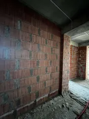 Квартира, площадь 93,7 квадратных метра, адрес: Саратовская область, город Саратов, ул. им. Тулайкова Н.М., дом 1/1, квартира 57, кадастровый номер 64:48:040453:2290. Имущество является предметом залога АО "НВК Банк".