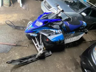 Снегоход "Yamaha RFX10 RS" заводской номер "JYE8HB00X8A002314",  в кузове синего цвета. Год выпуска: не установлен. Мощность двигателя: 128 л.с. Имущество б/у. Снегоход "Yamaha RFX10 RS" заводской номер "JYE8HB00X8A002314",  в кузове синего цвета. Год выпуска: не установлен. Мощность двигателя: 128…