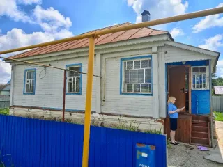 Жилой дом площадью 68,7 кв. м, кадастровый номер 36:01:0010440:23, земельный участок площадью 740 кв. м, кадастровый номер 36:01:0010440:11, расположенные по адресу: Воронежская область, Аннинский район, пгт Анна, ул. 50 лет Октября, д. 16. Количество этажей: 1 Назначение здания: жилой дом…