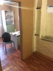 - отдельно стоящее здание фельдшерско-акушерского пункта общей площадью 39,5 кв. м, кадастровый номер 42:12:0112004:256, расположенное по адресу: Кемеровская область — Кузбасс, Таштагольский район, п. Чулеш,  ул. Кузнечная, д. 7а. - земельный участок общей площадью 176 кв. м, кадастровый номер…