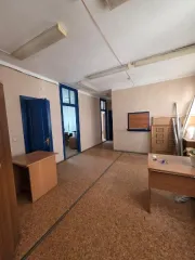 Нежилое здание 167.8 кв.м Ярославская обл Нежилое здание вместе с земельным участком, расположенное по адресу: Ярославская обл., г. Углич, ул. Ленина, д. 1б. Требует ремонта, с существенным износом. Кадастровый номер: 76:22:010108:61 Общая площадь: 167.8 Материалы наружных стен здания : кирпичные…