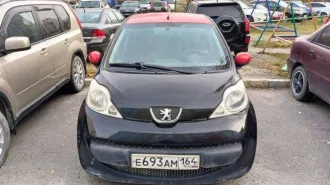 Peugeot 107, 2007 года, 68 лс, 274236 км. Автомобиль PEUGEOT 107, 2007 года выпуска, VIN - VF3PNCFAC88172290, цвет: черный, рег. знак: Е693АМ164. Учтено техническое состояние: коррозийные повреждения порогов. Имеются потертости, вмятины, сколы лакокрасочного покрытия. Требуется химчистка салона.
