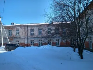 Нежилое здание 1319 кв.м и земельный участок 2173 кв.м. Расположены по адресу: Российская Федерация, Московская область, городской округ Чехов, поселок Мещерское, улица Дубравная, строение 15м. Назначение здания: нежилое, площадь – 1319 кв. м, количество этажей: 3, в том числе подземных 1…