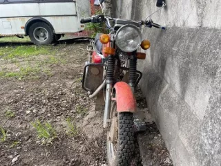 Мотоцикл Минск, н/у г.в., г/н отсутствует, VIN н/у, номер двигателя 488192-83, номер рамы Я-2455 (Реализация по прямому назначению). Цвет красный,  незначительные. но многочисленные, вмятины на бензобаке, боковых крышках, переднем крыле, заднем крыле и выхлопной трубе, отслойки, царапины и…