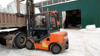 MUSTANG 2086 погрузчик, гос. знак 4041 ХЕ 24, MMC02086F00005305, цвет желтый, 2014; Liebherr R 916 LC экскаватор, гос. знак 4052 ХЕ 24, WLHZ1301CZD038902, цвет желтый, 2014; Liebherr R 916 LC экскаватор, гос. знак 4053 ХЕ 24, WLHZ1301KZD038900, цвет желтый, 2014; Харвестер 2054 манипулятор…