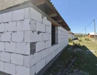 Жилой дом, площадью 78,7 кв. м., кадастровый номер: 17:08:1503003:7883, расположенный по адресу: Российская Федерация, Республика Тыва, Пий-Хемский район, с. Сесерлиг, местечко "Даг-Баары", и земельный участок, площадью 606+/-17 кв.м., кадастровый номер: 17:08:1503003:6067, расположенный по адресу…