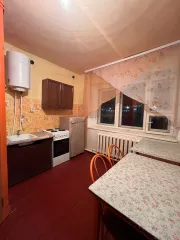 Жилое помещение, кадастровый номер: 72:25:0101005:453, площадь 25.7 кв.м., вид права, доля в праве: Собственность 
Расположенное по адресу: Тюменская область, город Ишим, улица Республики, дом 93а, комната 5
Ограничения (обременения) права: Все запреты и ограничения с имущества должника…