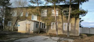 База в Астраханской области, с. Черный Яр, ул. Костякова, д. 9: земельный участок 33499 кв.м и строения. Состав: земельный участок с кадастровым номером 30:11:130201:106 площадью 33499 кв.м; арочное сооружение Ангар, 386 с кадастровым номером 30:11:130201:4074 площадью 491,8 кв.м; благоустройство…