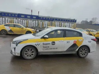 Автомобиль Kia Rio, седан, год выпуска 2021, VIN: Z94C241BBMR246175, цвет: белый-желтый-серый, государственный регистрационный номер: О301ВХ76