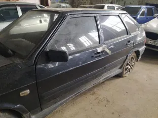 ВАЗ 21102 2001 года, госномер А227ВМ18, VIN XTA21102020388724, цвет светло-серебристый металлик, объем 1499 см³, мощность 71.4 л.с., седан. По периметру кузова сколы ЛКП, вмятины и царапины. Левый фонарь сломан. Ключи в наличии, документов нет. LADA Samara 2008 года, госномер Т165РУ18, VIN…