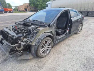 Hyundai Sonata, VIN KMHE341FBJA404906, 2017 года выпуска. Находится в технически неисправном, разукомплектованном состоянии. Двигатель автомобиля не запускается. Возможно наличие скрытых повреждений.