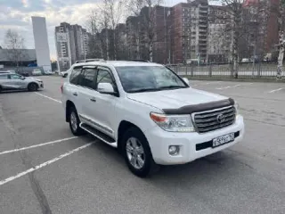 Автомобиль Toyota Land Cruiser 200, VIN JTMCV05J104125596, 2013 г. в., цвет белый. Ознакомиться с предметом возможно в дни приема заявок с 11:00 по 16:00, предварительно записавшись по телефону 89062274666 или email: bankrotim@yandex.ru