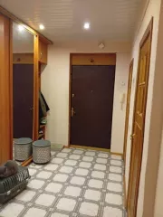 Трехкомнатная квартира общей площадью 65,5 кв. м., адрес: Калининградская обл., г. Калининград, пр-кт Мира, д. 136, кв. 23; кадастровый номер 39:15:141309:2024, этаж: 3. Обозначение местонахождения недвижимости, указанное на карте, сформировано системой ЭТП при формировании извещения о проведении…