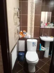 1/2 доли квартиры и жилое помещение 35,9 кв.м Брянская область, помещение назначение: жилое помещение площадь: 35,9 кв. м этаж: 2 адрес: Российская Федерация, Брянская область, муниципальный округ Жуковский, деревня Петуховка, переулок Центральный, дом 4, квартира 5 кадастровый номер…