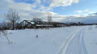 Коровники 556.2 кв.м, мехдвор 457.8 кв.м, участок 9.82 га, Тульская область. Коровник №2, коровник №3 и мехдвор с земельным участком для скотоводства (для иных видов сельскохозяйственного использования), расположенные по адресу: Тульская область, Заокский район, с. Шульгино. Коровник №2…