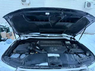 Toyota Land Cruiser 200, 2012 года, 235 л.с., 199544 км, полный привод, АКПП. Марка, модель ТС: TOYOTA LAND CRUISER 200. Ид.№ (VIN): JTMHV05J004095769. Тип ТС: легковой универсал. Категория ТС: В/М1G. Год изготовления ТС: 2012. Кузов (кабина, прицеп): JTMHV05J004095769. ПТС 78 УТ 209994.