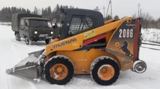 Транспортные средства: Mustang 2086 погрузчик, гос. рег. знак 4041 хе 24, mmc02086f00005305, цвет: желтый, г. в.: 2014  Liebherr r 916 lc экскаватор, гос. рег. знак 4052 хе 24, wlhz1301czd038902, цвет: желтый, г. в.: 2014  Liebherr r 916 lc экскаватор, гос. рег. знак 4053 хе 24, wlhz1301kzd038900…