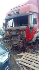 Iveko MP440 E42 1996 года выпуска, красный. VIN: WJMM1VSJ004184482, ПТС: 78 ТВ 033323, госномер: К098МК98. Дизельный двигатель мощностью 420 л.с. (309 кВт), рабочий объем 13798 куб. см. Номер шасси (рамы): 4164419. Разрешенная максимальная масса 18000 кг, масса без нагрузки 7100 кг…