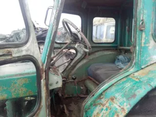 Единый лот в количестве 3 тракторов:  трактор МТЗ-82, год выпуска не определен, синего цвета, трактор Т-40АМ, 1988 г.в., зеленого цвета,  трактор Т-40АМ, заводской номер отсутствует, № двигателя 2860128, № переднего моста 740083,  имущество бывшее в употреблении, находится в неудовлетворительном…