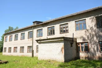 Нежилое здание школы 613,8 кв.м с участком 1 499 кв.м, Смоленская область. Нежилое здание (школа) с кадастровым номером 67:16:1120101:399, площадью 613,8 кв.м., с земельным участком с кадастровым номером 67:16:1120101:226, площадью 1 499 кв.м. Год ввода в эксплуатацию: 1968. Количество подземных…