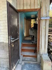 Нежилое помещение площадью 38,1 кв. м, расположенное на первом этаже многоквартирного одноэтажного дома по адресу: Саратовская область, г. Саратов, пер. Смурский, д. 8, кв. 9. Кадастровый номер: 64:48:000000:209315. Кадастровый номер здания: 64:48:000000:44187. Кадастровая стоимость: 78 540,1 руб…