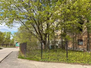 Недвижимое и движимое имущество - здание, назначение: нежилое (гостиница), кад номер: 50:60:0020103:58; здание, назначение: нежилое (проходная), кад номер: 50:60:0020103:55; помещение, назначение: нежилое (теплица), кад номер: 50:60:0020103:92; сооружение, назначение: нежилое (благоустройство с…