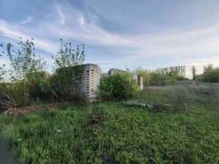 Земельный участок площадью 3300 кв.м. по адресу: Россия, Курская область, Щигровский район, деревня 1-я Семеновка, улица Южная, дом 6, кадастровый номер: 46:28:141209:78. Объект незавершенного строительства площадью 0 кв.м., площадь застройки 182.3 кв.м., назначение: жилое, кадастровый номер…