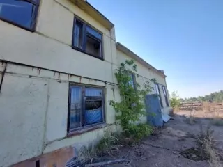7 объектов конкурсной массы, имущественный комплекс по адресу: Чувашская Республика, г. Канаш, Ульяновское шоссе:  
1. Материальный склад кадастровый №21:11:240201:1986,  
2. Забор из железобетонных плит из железных листов с пятью воротами, протяженность 1572 п.м., кадастровый №21:11:000000:1287, …