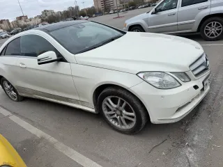Mercedes-Benz E 200 CGI, 2010 легковой автомобиль (купе), год выпуска: 2010, VIN: WDD2073481F067708, гос. номер: М788УУ18, цвет: Белый, не на ходу, не заводится — пробег от 274 916 км. Двигатель отсутствует, битая передняя часть, ржавчина по кузову. Местоположение: г. Санкт-Петербург, информация о…