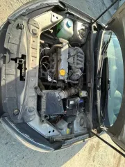 LADA Granta 2021, седан, серый, госномер Е525СВ186, VIN XTA219040N0822042, ЭПТС 1643 01040501477, СТС 99 44 703599. Вмятина возле левой передней фары.