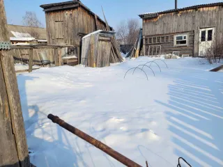 Доля дома 92,2 м² и доля участка 792 м², Свердловская обл. 1/2 доля дома и 1/2 доля земельного участка в Свердловской обл. еще 1/2 доля дома и 1/2 доля земельного участка в Свердловской обл. еще 1/2 доля в праве на жилое здание, площадь: 92,2кв.м., кадастровый номер: 66:27:1101027:240 и 1/2 доля в…