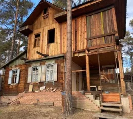 Общая долевая собственность, доля в праве 1/3 на жилой дом, расположенный по адресу: Республика Бурятия, г. Улан-Удэ, ул. Артема, д. 8. Площадь: 31.1 кв.м. Кадастровый номер: 03:24:021303:80. Другой сособственник имеет преимущественное право покупки имущества в силу долевой собственности.