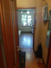 Квартира в Калининграде, 35 кв.м, 1 комната. Адрес: Калининградская обл., г. Калининград, ул. П. Морозова, д. 53, кв. 2, кадастровый номер: 39:15:150830:482, 1 этаж. Вместе с официальной площадью квартиры, указанной в выписке из ЕГРН, в данной квартире имеется неучтенная дополнительная площадь…