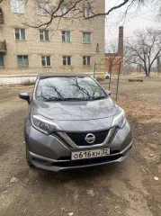 Продается автомобиль Nissan Note 2017 года выпуска, номер кузова E12542978. В залоге у ПАО "Совкомбанк".