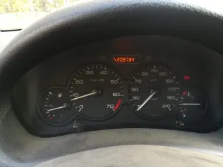 Peugeot 206 2009 года выпуска. VIN кузова: VF32BKFWA72804273.