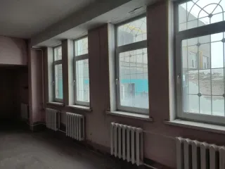 Помещения 188.3 кв.м в здании вспомогательного корпуса, Курганская область, г. Курган, ул. Промышленная, д. 33. Назначение: нежилое, кадастровый номер: 45:25:030603:187, площадь: 188,3 кв.м, расположено на этаже № 2.