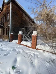 Нежилое здание 309 кв.м, земельный участок 829 кв.м, ограждение 95 м, Алтайский край Нежилое здание общей площадью 309 кв.м с кадастровым номером 22:63:050228:79, земельный участок общей площадью 829 кв.м с кадастровым номером 22:63:050228:47, ограждение протяженностью 95 м, расположенные по…
