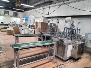 Линия по производству одноразовых медицинских масок ZY-K1, 2020 год. Модель ZY-K1 Automatics. Технические характеристики: напряжение 220 V, мощность 1.0 kW, рабочее давление 0.6 MPa, ультразвуковая частота 20 kHz, производительность 100–120 шт./мин, габаритные размеры 690035502000 мм, размер…