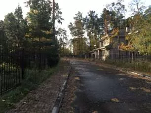 Земельный участок, пл.: 2 335 кв.м., К.Н.: 50:49:0010301:2223. Объект незавершенного строительства (жилой дом), проектируемое назначение: жилое, степень готовности объекта незавершенного строительства 95%, пл.: 481,4 кв.м., К.Н.: 50:49:0010301:2326. Земельный участок, пл.: 2 258 кв.м., К.Н…