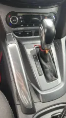 Ford Focus 2012 года, 149 лс, 173918 км, АКПП. Автомобиль легковой, модель - FORD Focus 2012 г. в., VIN: X9FKXXEEBKCB59648, цвет красный, 149 л.с., пробег 173 918 км. Автомобиль без ДТП, ПТС и СТС в наличии, имеется один комплект ключей.