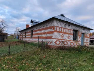 Земельный участок 656 кв.м и нежилое здание 125.9 кв.м, расположенные по адресу: Чувашская Республика, Ядринский район, деревня Симекейкасы, улица Мира, дом 3. В том числе: земельный участок категории земель «земли населенных пунктов» с кадастровым номером 21:24:191604:3, площадью 656 кв.м; нежилое…