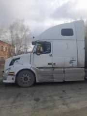 Грузовой автомобиль тягач седельный Volvo VNL64T 670, 2004 года выпуска, регистрационный номер О454РХ96, идентификационный номер (VIN): 4V4NC9TG65N371544.