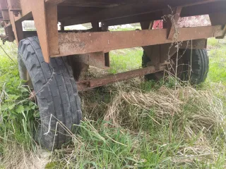 Прицеп одноосный без документов. Ознакомление с имуществом по договоренности в месте нахождения: Владимирская область, Кольчугинский район, деревня Павловка.