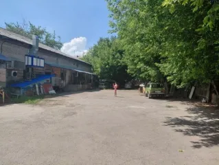 Подвал столярной мастерской 254,9 кв.м, Барнаул, 352/1000 доли (254,9 кв.м) в праве собственности в подвале здания столярной мастерской общей площадью 725 кв.м по ул. Антона Петрова, 108б с кадастровым номером 22:63:040227:315. Год ввода в эксплуатацию: 1966. Вид ограничений и обременений: в…