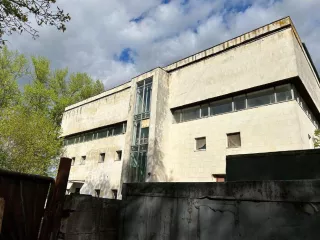 Здание, назначение: нежилое (гостиница), кад номер: 50:60:0020103:58; Площадь общая 9 365,4 кв. м
Здание, назначение: нежилое (проходная), кад номер: 50:60:0020103:55; Площадь общая 7,7 кв. м
Помещение, назначение: нежилое (теплица), кад номер: 50:60:0020103:92; Площадь 666,9 кв. м
Сооружение…