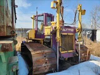 Экскаватор гусеничный Hyundai R300LC-9SH, заводской номер HHKHZ808LE0000183, 2014 год выпуска, госномер 58 УЕ 9248 (63 СВ 9366). Экскаватор гусеничный Hyundai R300LC-9S, заводской номер HHKHZ810LE0001178, 2014 год выпуска, госномер 58 УЕ 9241 (63 СВ 9362). Трактор ДТ-75 ДЕРС2 с буровой установкой…