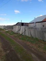 Доля дома 72.1 кв.м и участка 757 кв.м в Челябинской области. 1/7 доля дома и 1/7 доля земельного участка. Еще 1/7 доля дома и 1/7 доля земельного участка. Еще 1/7 доля на здание, площадь 72.1 кв.м, назначение: жилое, адрес: Россия, Челябинская обл., Увельский р-н, с. Красносельское, ул…