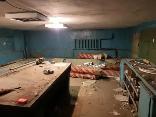 Нежилое помещение расположено по адресу: Санкт-Петербург, пр-кт Стачек, д. 79, литера А, пом. 3-Н, площадь 56.5 кв.м, назначение: нежилое, наименование: мастерская, этаж: подвал, кадастровый номер 78:15:0008221:3962. Право собственности города Санкт-Петербурга подтверждается записью в Едином…