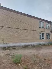 Нежилое здание (школа), расположенное по адресу: Ростовская область, Сальский район, п.Манычстрой, Нефтяников, 6. Кадастровый номер здания 61:34:0040301:968. Общая площадь 1262 кв.м. Земельный участок, расположенный по адресу: Ростовская область, Сальский район, п. Манычстрой, Нефтяников,6…